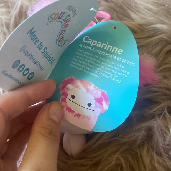 Caparinne big foot squishmallows key chain - Picture 4 of 4